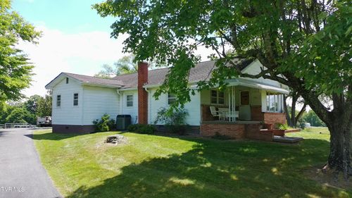 373 The Flats Dr, Clintwood, VA, 24228-6813 | Card Image