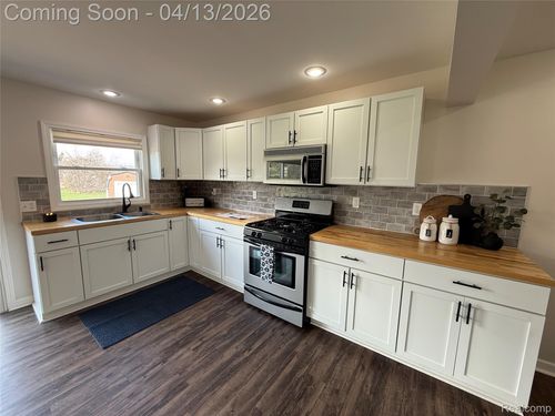 1496 Wiggins Rd, Fenton, MI, 48430-9721 | Card Image