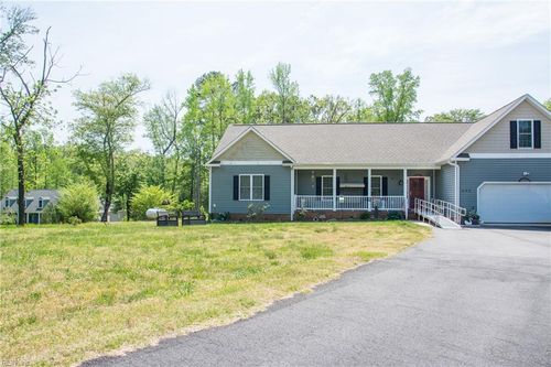 403 Oaktree Rd, Williamsburg, VA, 23188-2174 | Card Image