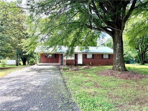 127 Forest Oaks Dr, Dobson, NC, 27017-8414 | Card Image
