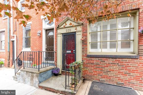 939 S 8th St, PHILADELPHIA, PA, 19147-3940 | Card Image