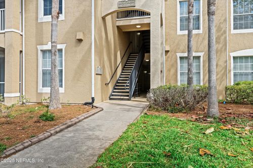 6104-7801 Point Meadows Dr, JACKSONVILLE, FL, 32256-9133 | Card Image