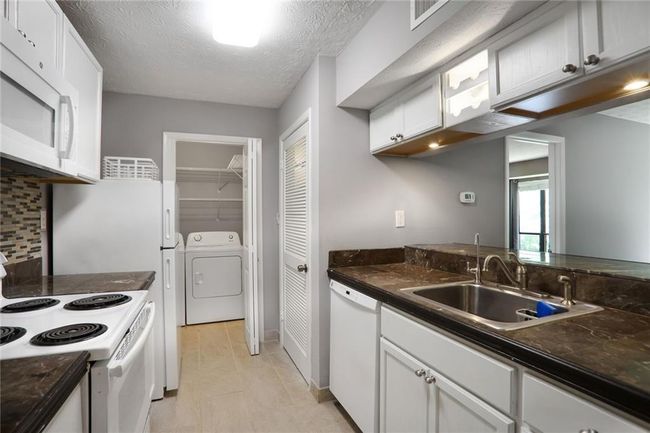 903 Tuxworth Cir, Condo with 2 bedrooms, 2 bathrooms and null parking in Decatur GA | Image 6