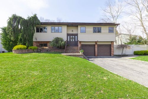 7 Quincy Ln, Smithtown, NY, 11787-5520 | Card Image