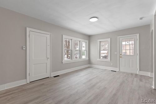 822 Elm St, Adrian, MI, 49221-2331 | Card Image