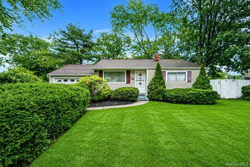 2715 Falcon Ave, Medford, NY, 11763-2039 | Card Image