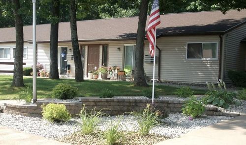 300 Sand Hill Manor Dr, Houghton Lake, MI, 48629-8247 | Card Image