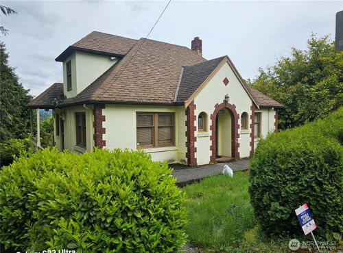 10662 Des Moines Memorial Dr S, Seattle, WA, 98168-1737 | Card Image
