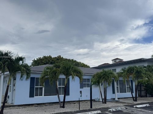 121 Linda Ln, Palm Beach Shores, FL, 33404-6278 | Card Image