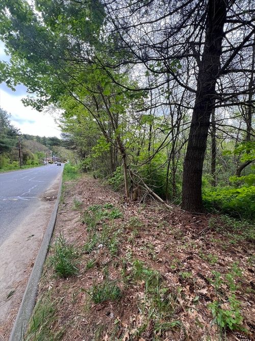 42-39 Lawrence St, Palmer, MA, 01069-1409 | Card Image