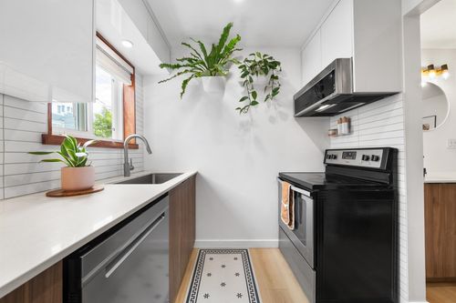 140-2390 Mcgill St, Vancouver, BC, V5L1C6 | Card Image