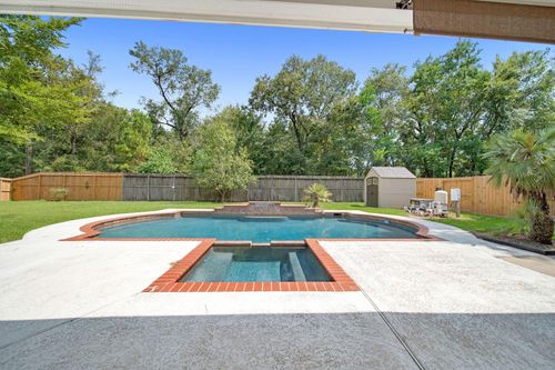135 Fairwind Trail Dr, Conroe, TX, 77385-3682 | Card Image