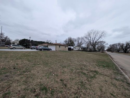 2747 S Seneca St, Wichita, KS, 67217-2862 | Card Image