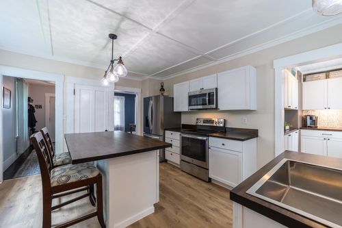 61 High St, Tilton, NH, 03276-5524 | Card Image