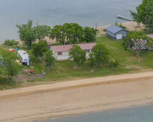 1518 Twin Lakes Rd, Lake Preston, SD, 57249-4500 | Card Image
