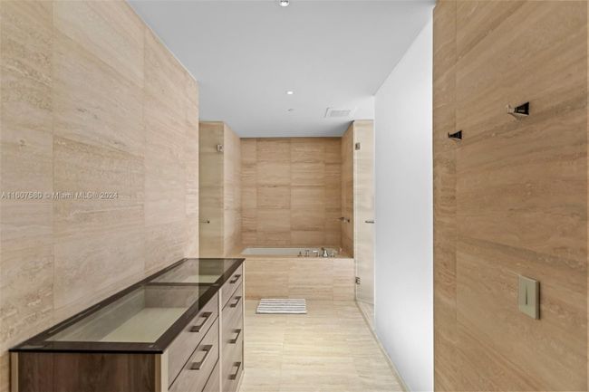 UNIT-1205 - 9703 Collins Ave, Condo with 1 bedrooms, 2 bathrooms and null parking in Bal Harbour FL | Image 21