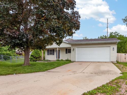 9 Timber View Dr, Bloomington, IL, 61701-7801 | Card Image