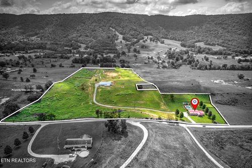 833 Shirley Rd, Washburn, TN, 37888-4434 | Card Image