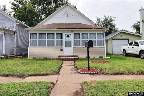 313 W 4th St, Fremont, NE, 68025-4913 | Card Image