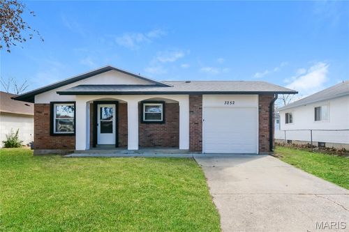 3252 Yvette Ct, Florissant, MO, 63031-1323 | Card Image