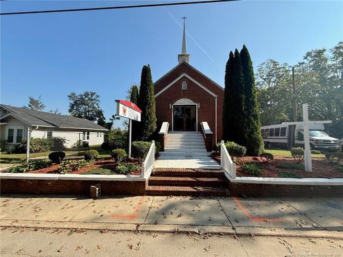 656 Cherry St, Hendersonville, NC, 28792-3815 | Card Image