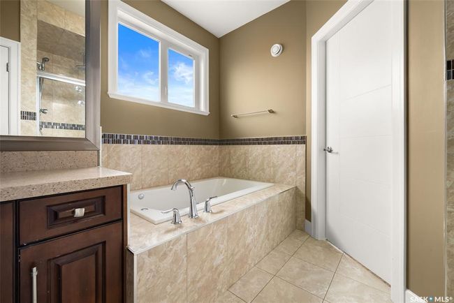 142 Rock Pointe Cres, House other with 8 bedrooms, 5 bathrooms and 6 parking in Pilot Butte SK | Image 18