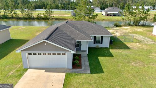 211 Twin Lakes Dr, Baxley, GA, 31513-9167 | Card Image