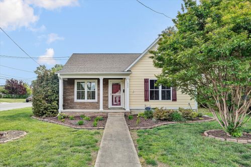 1203 Missouri Ave, Salem, VA, 24153-5221 | Card Image