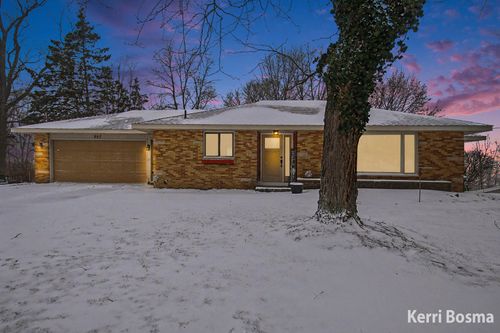 867 Paw Paw Dr, Holland, MI, 49423-3028 | Card Image