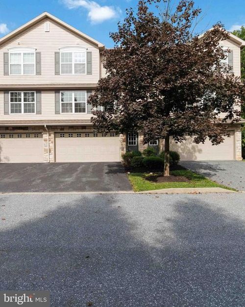 9089 Joyce Ln, HUMMELSTOWN, PA, 17036-8630 | Card Image