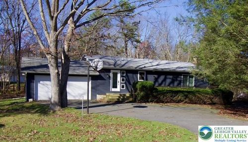 137 Indian Trl, Jim Thorpe, PA, 18229-2831 | Card Image