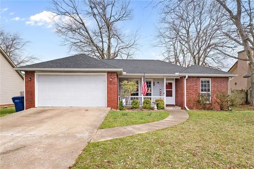 307 Glenwood Place, Siloam Springs, AR, 72761 | Card Image