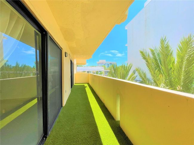 APT-403 - 2924 Collins Ave, Condo with 2 bedrooms, 2 bathrooms and null parking in Miami Beach FL | Image 15