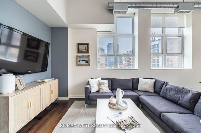 821 - 155 Dalhousie St, Condo with 2 bedrooms, 2 bathrooms and null parking in Toronto ON | Image 9