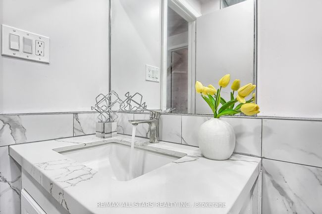 48 Archdekin Dr, House attached with 5 bedrooms, 3 bathrooms and 4 parking in Brampton ON | Image 32