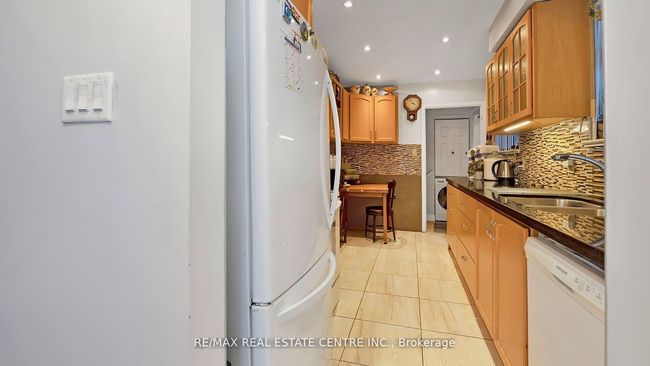 57 Archdekin Dr, House attached with 4 bedrooms, 2 bathrooms and 4 parking in Brampton ON | Image 4