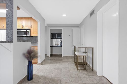 apt-124-2333 Bering Dr, Houston, TX, 77057-4776 | Card Image