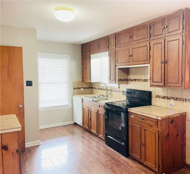 912 E Fulton St, House other with 3 bedrooms, 2 bathrooms and null parking in Sinton TX | Image 5