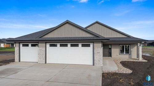 2412 S Saddle Ridge Dr, Sioux Falls, SD, 57110 | Card Image