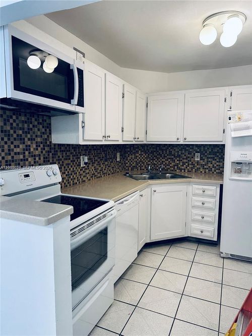 j205-3105 Oakland Shores Dr, Oakland Park, FL, 33309-7518 | Card Image