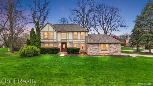 22797 Shadowglen Dr, Farmington Hills, MI, 48335-3655 | Card Image