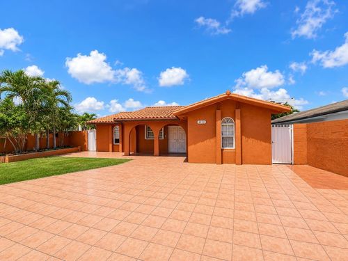 4210 W 10th Ct, Hialeah, FL, 33012-4123 | Card Image