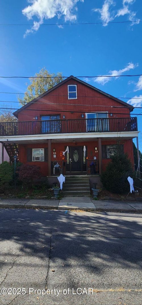 33 Chapel St, Pittston, PA, 18640-2205 | Card Image