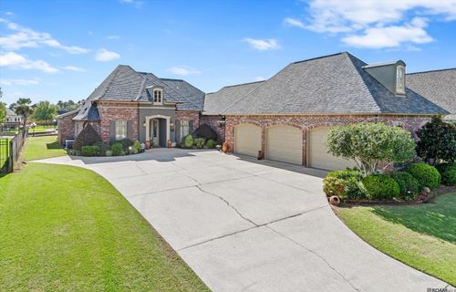 18402 Bellingrath Lakes Ave, Greenwell Springs, LA, 70739-4761 | Card Image