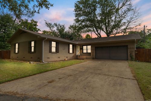 111 Sunset Pl, Searcy, AR, 72143-3207 | Card Image