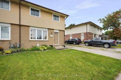 577 Deveron Cres, Home with 3 bedrooms, 2 bathrooms and 2 parking in London ON | Image 1