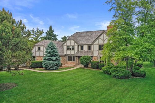 10418 N Haddonstone Place, Mequon, WI, 53092 | Card Image