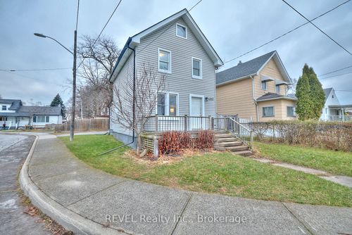 4317 Buttrey St, Niagara Falls, ON, L2E2X1 | Card Image