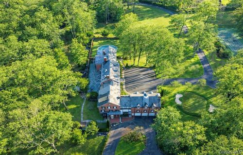 393 Mill River Rd, Oyster Bay, NY, 11771-2731 | Card Image