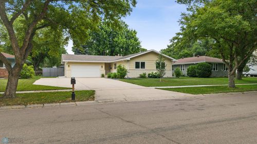 14 35th Ave Ne, Fargo, ND, 58102-1205 | Card Image